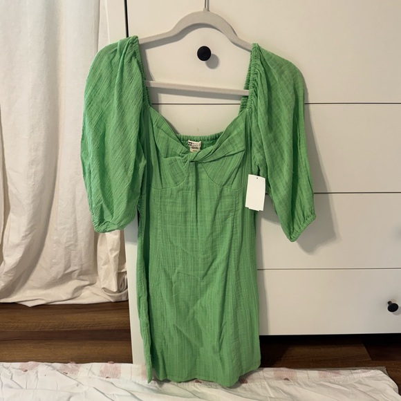 NWT Billabong Green Puff Sleeve Dress - Picture 2 of 5